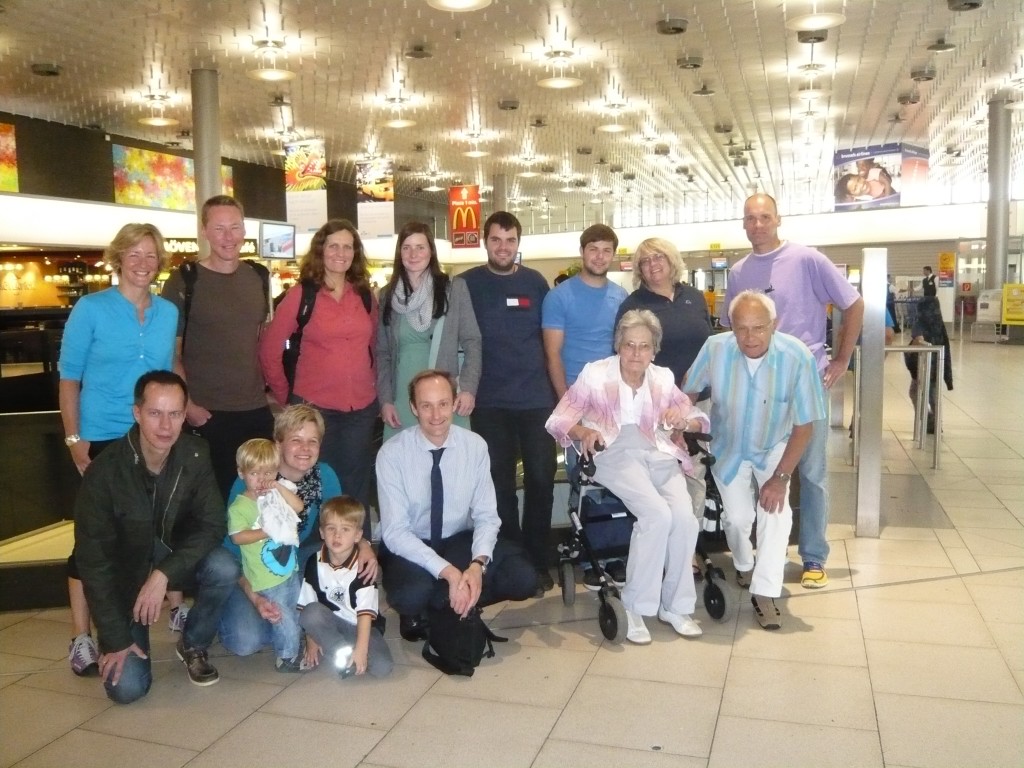 (fast) alle unsere lieben Freunde und Verwandten am Flughafen